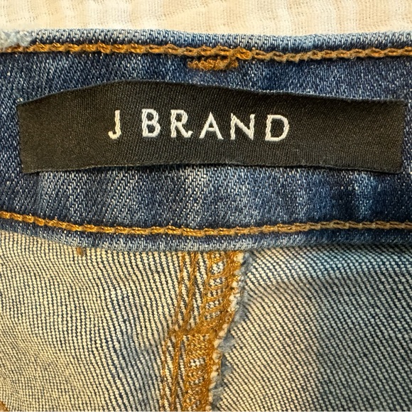 [J BRAND] Gracie High-Rise Cuffed Denim Shorts in ‘Jagger’ - Picture 3 of 11